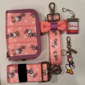 Harvey’s Seatbelt Disney Daisy Duck fun size wallet, CNC, bow CNC / NEW /no tags